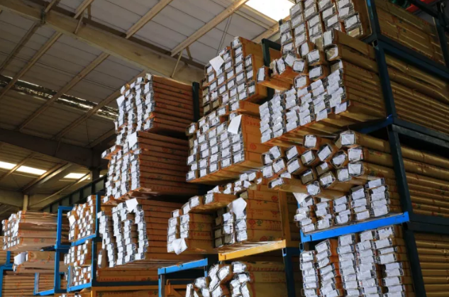 向假冒偽劣鋁材產(chǎn)品重拳出擊!中亞鋁業(yè)教你如何辨別真假!(圖5) 向假冒偽劣鋁材產(chǎn)品重拳出擊!中亞鋁業(yè)教你如何辨別真假!(圖5)