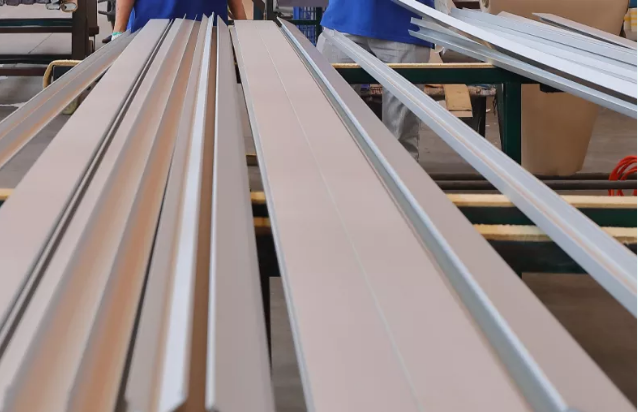 向假冒偽劣鋁材產(chǎn)品重拳出擊!中亞鋁業(yè)教你如何辨別真假!(圖6) 向假冒偽劣鋁材產(chǎn)品重拳出擊!中亞鋁業(yè)教你如何辨別真假!(圖6)